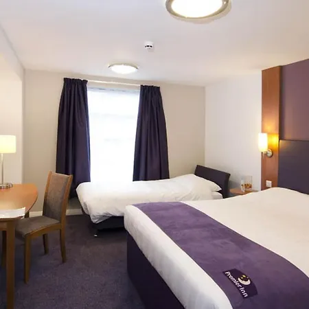 Premier Inn Edinburgh Princes Street-2