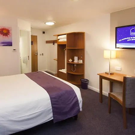 Premier Inn Edinburgh Princes Street-3